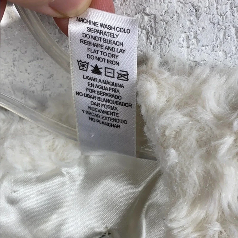 Guess Girls Cream Color Faux Fur Vest size 5-6